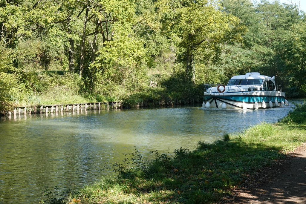 Une des rares péniches sur le canal. C'est bientôt la fin de saison et le canal sera "fermé"
